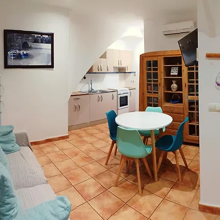 Apartman Trafalgar - Casita En Pueblo Marinero